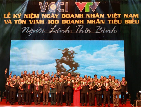 Tôn vinh 100 doanh nhân Việt Nam tiêu biểu - ảnh 1